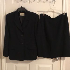 Le Suit Petite Skirt Suit